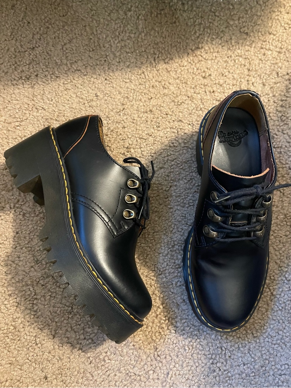 Dr. Martens Womens Leona Lo black vintage smooth heeled shoes